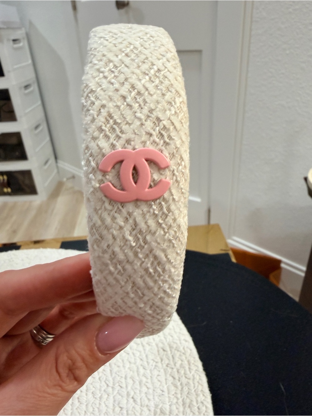 Cream Tweed Headband with Pink Acrylic Logo - NEW - Picture 3 of 9